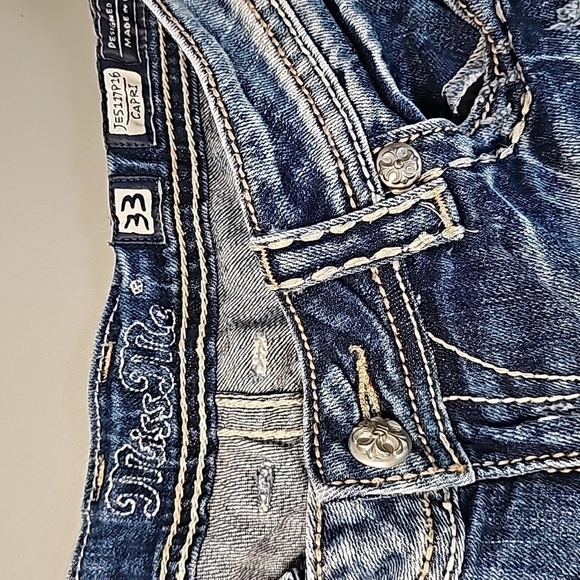 MISS Me distressed 33x17.5 capris - Picture 6 of 7